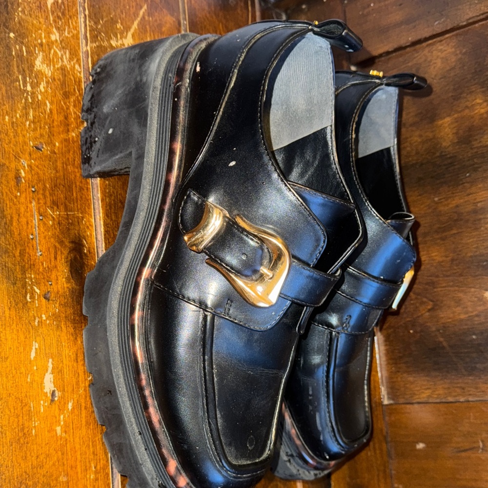 Circus 🤡 | Sam Edelman | Black Leather Loafers with Gold Buckle - 9 - women’s
